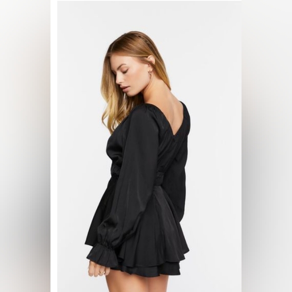 NWT Trumpet-Sleeve Flounce Romper forever 21 size small - Picture 2 of 8